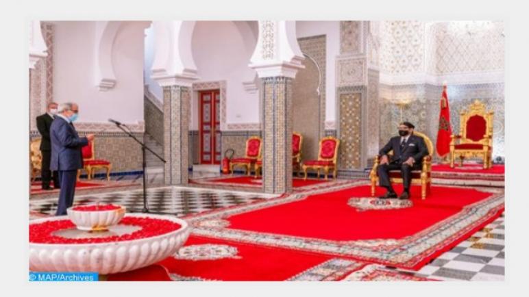 جلالة الملك يستقبل والي بنك المغرب