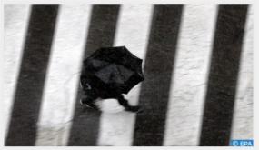 زخات رعدية محلية قوية غدا الخميس وبعد غد الجمعة بعدد من أقاليم المملكة (نشرة خاصة)