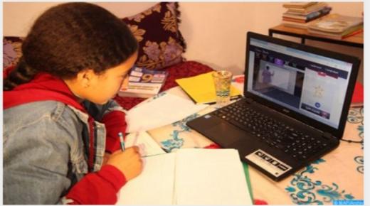 تسليم حواسيب محمولة لتلاميذ مؤسسات تعليمية بالصويرة