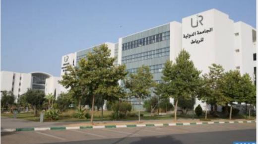 السفارة الأمريكية بالمغرب تمنح الجامعة الدولية للرباط هبة عبارة عن نموذج ليغو يجسد روبوت “Mars Rover”