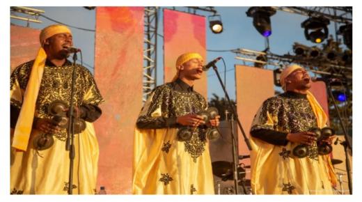 أمسية فنية تمزج بشكل رائع بين نغمات كناوة مع الفن الأمازيغي والإفريقي بالصويرة