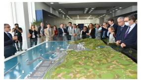 وفد أوروبي يقوم بزيارة للمركب المينائي طنجة المتوسط واحد المصانع الخاصة بصنع السيارات