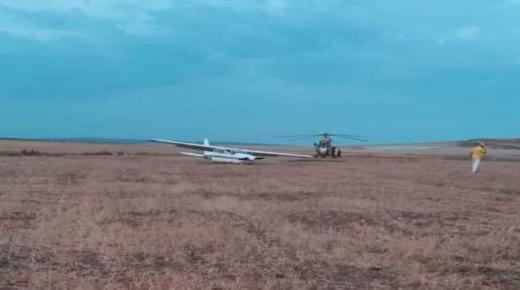 طائرة صغيرة تخترق أجواء طنجة وركابها يفرون بعد سقوطها