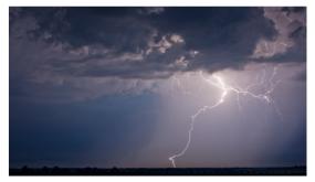 طقس الجمعة… زخات رعدية ببعض المناطق