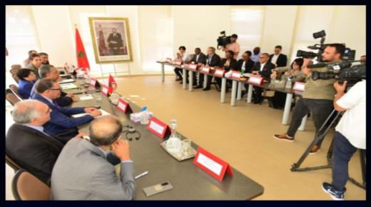 الرباط.. المدير العام للمكتب الوطني للكهرباء والماء الصالح للشرب يتباحث مع وفد من البنك الإفريقي للتنمية