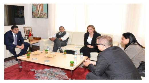 وزيرة الثقافة يعقد جلسة عمل مع مسؤولين من “نتفليكس”