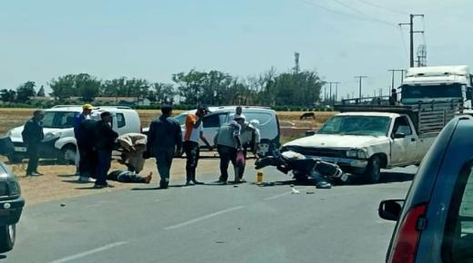 حادثة سير بين سيارة فلاحية ودراجة نارية بطريق سيدي بنور