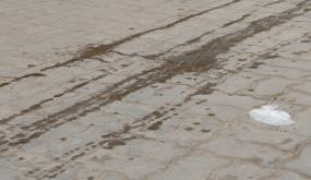 شاحنات مهترئة تجوب أحياء ايت ملول تاركة وراءها روائح كريهة