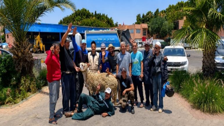 أيت ملول: مبادرة رمزية بالمستودع الجماعي اعترافاً بمجهودات أسرة النظافة خلال عيد الأضحى