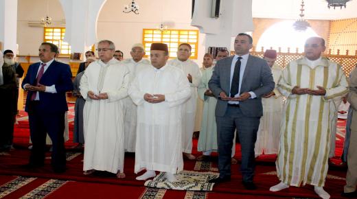 عامل عمالة انزكان ايت ملول يترأس حفل تكريم القيمين الدينيين بالمسجد الكبير تغزوت إنزكان.