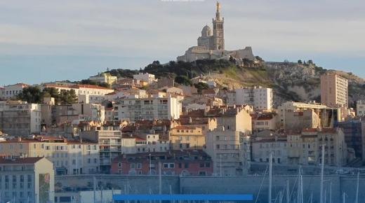 إنهيار مبنى سكني بفرنسا والعشرات تحت الانقاض