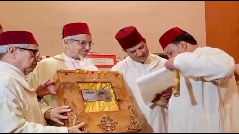 مصحف الوحدة : هدية ناذرة يهديها المجلس العلمي المحلي لعامل إقليم تارودانت