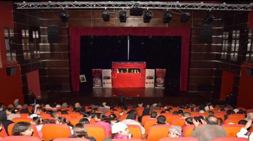 مسرح العرائس بين التكوين والاعتراف الثقافي: تجربة الكراكيز القفازية بأيت ملول نموذجًا