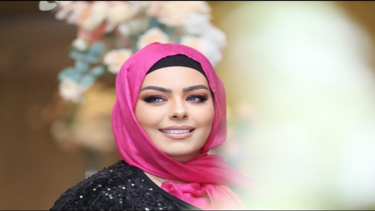 حسنة مزاوي… بصمة مغربية تتألق في عالم التجميل وتصميم العبايات بسلطنة عمان