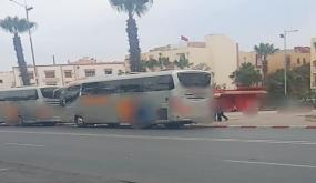 انزكان :فوضى الحافلات أمام سوق الثلاثاء.. أصوات الحقوقيين تصطدم بجدار الصمت