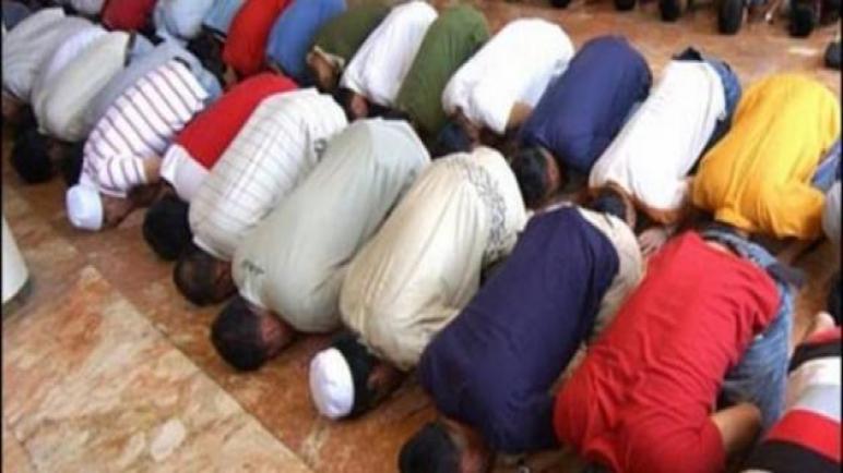 إعفاء خطيب مسجد بسبب إمامة الناس في قاعة سرية بجهة درعة