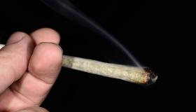 الدشيرة الجهادية :انتشار المخدرات داخل المقاهي يصل إلى الخطوط الحمراء .