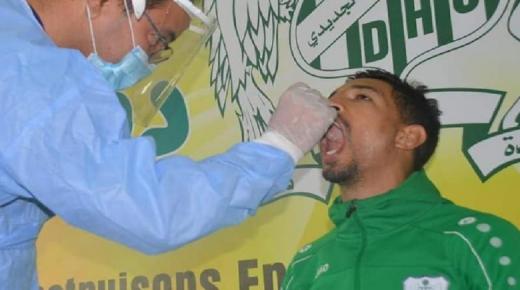 كورونا يصيب أحد لاعبي فريق الدفاع الحسني الجديدي