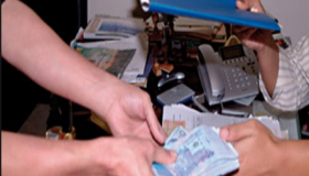 توقيف إطار بنكي معروف ضواحي أكادير نصب على زبناء البنك بطريقة ماكرة