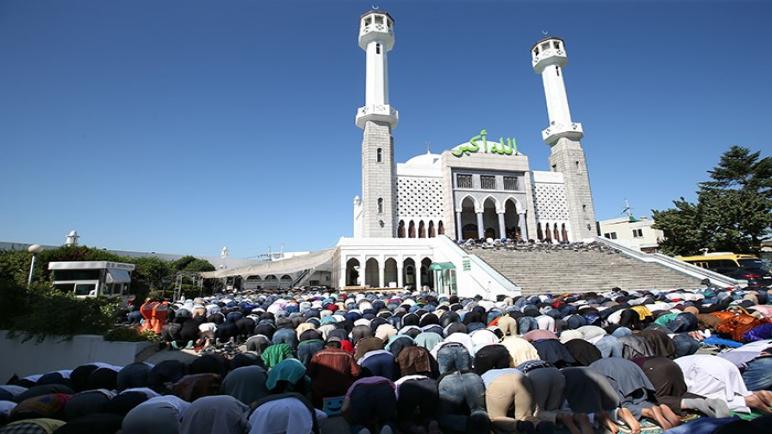 إكتشاف حالات إصابة جماعية إنطلاقا من الحضور في صلاة عيد الأضحى في تشيونغجو