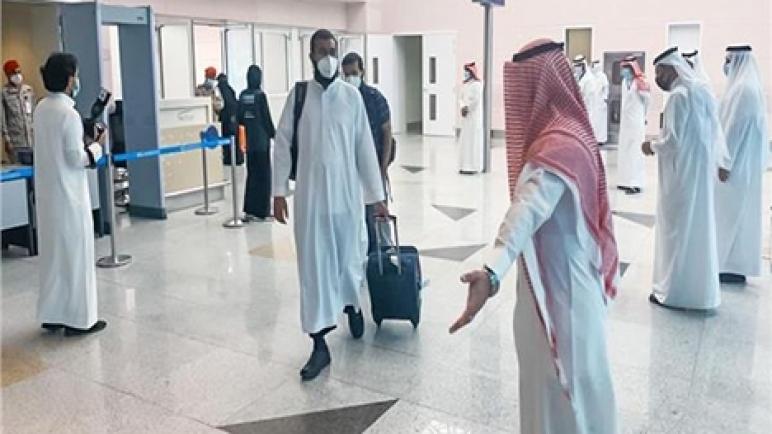 حجاج بيت الله الحرام يصلون إلى مكة المكرمة وسط إجراءات إحترازية