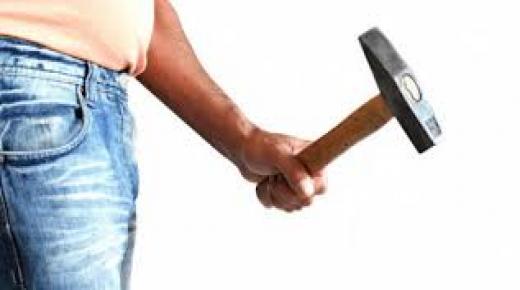 انزكان ..شاب مصاب باضطرابات عقلية يقتل والده بمطرقة