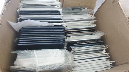 الجمارك تحجز 200 هاتف ذكي بميناء بني أنصار