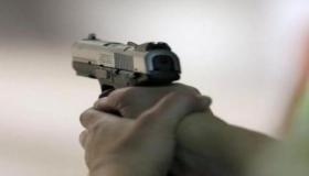 موظف شرطة ببوجدور يشهر سلاحه لتوقيف شخص مختل عقليا