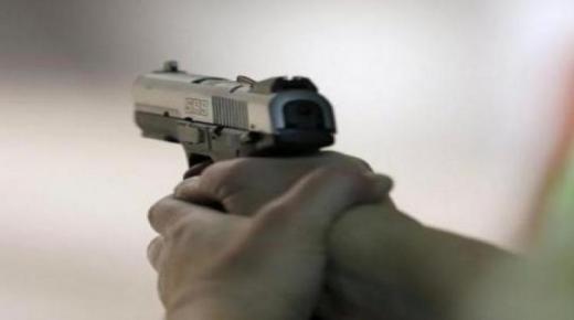 موظف شرطة ببوجدور يشهر سلاحه لتوقيف شخص مختل عقليا