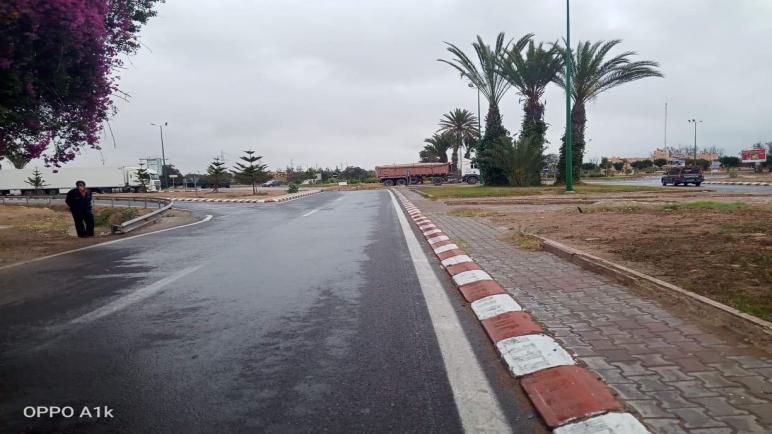 السلطات الأمنية تتخذ خطة جديدة للتحكم في السير والجولان بالمدينة واغلاق الطرق الرئيسية بسبب ماتعرفه البلاد.