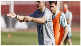 ليوس انزيكي مدرب لاروخا يفضل امتلاك اسبانيا لرأس لحرية حاسم