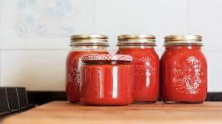 مؤسسات ترخص لمصانع معلبات الطماطم دون معايير الجودة..