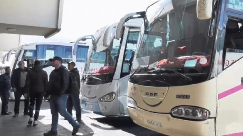 وزارة التجهيز والنقل تدعو مهنيي النقل العمومي للمسافرين إلى مواصلة الإلتزام بدفتر التحملات