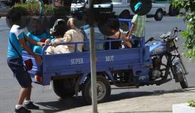 انزكان : ظاهرة نقل المواطنين عبر “التريبورتور” في غياب شروط السلامة