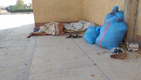 مواطنون يفترشون الأرض ويبتون في الشارع العام بشوارع أيت ملول