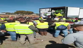 عاجل :مزارعين إسبان يعتدون على شاحنات مغربية ويتلفون منتوجات فلاحية مغربية.